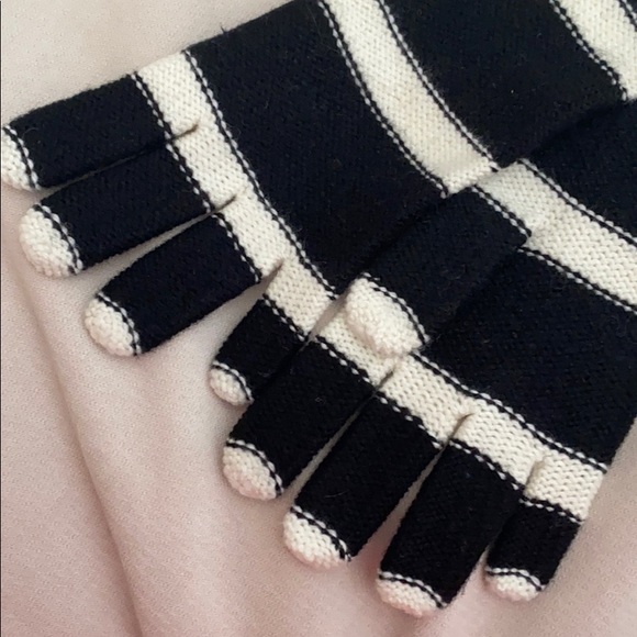 NWT Gap Gloves - Picture 4 of 4
